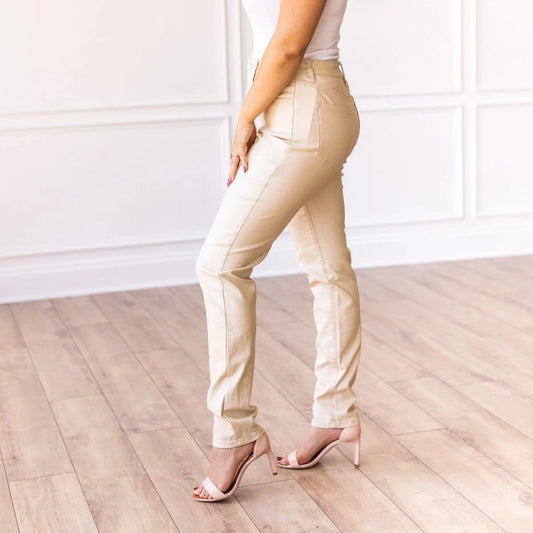 High-Rise Tapered Pants in metallic gold bring a touch of glam to your wardrobe. Featuring a flattering high-rise design and a sleek tapered fit.