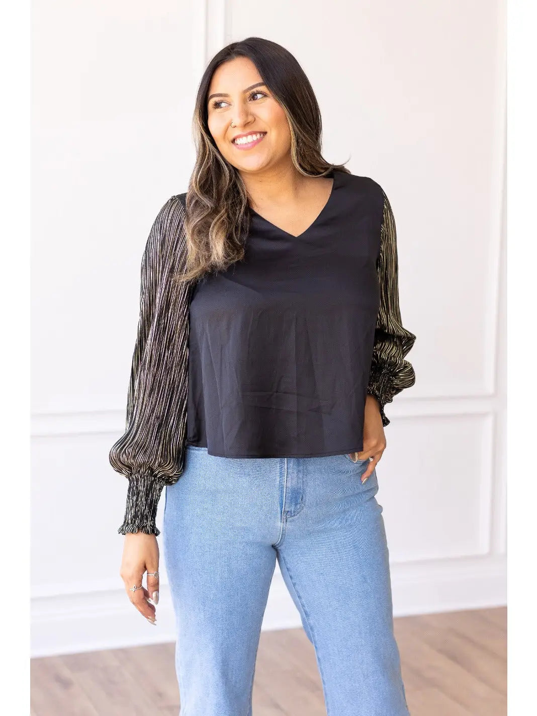 Balloon Sleeve Top is a sophisticated choice for any occasion. Designed with a relaxed fit and dramatic balloon sleeves.
