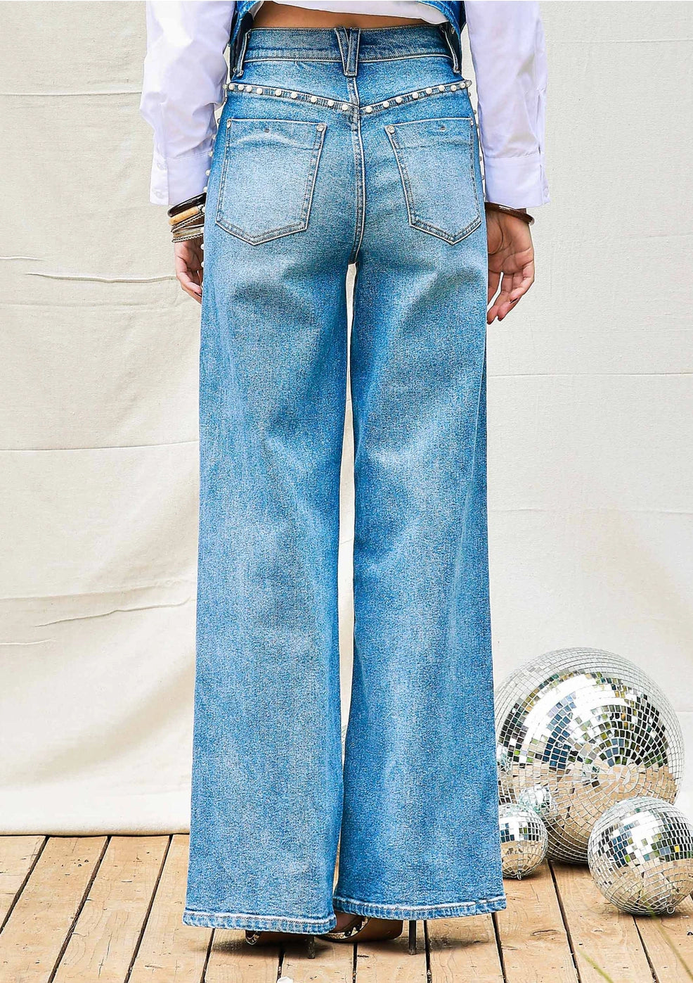 Pearl-Detail High-Rise Wide-Leg Jeans are a sophisticated twist on a classic denim style. These high-rise jeans feature a wide-leg silhouette.