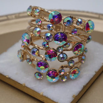 This stunning bracelet features an array of shimmering bubble stones and hinge design.