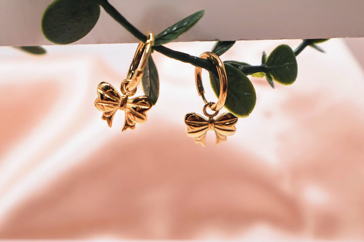 Gold bow-shaped earrings.