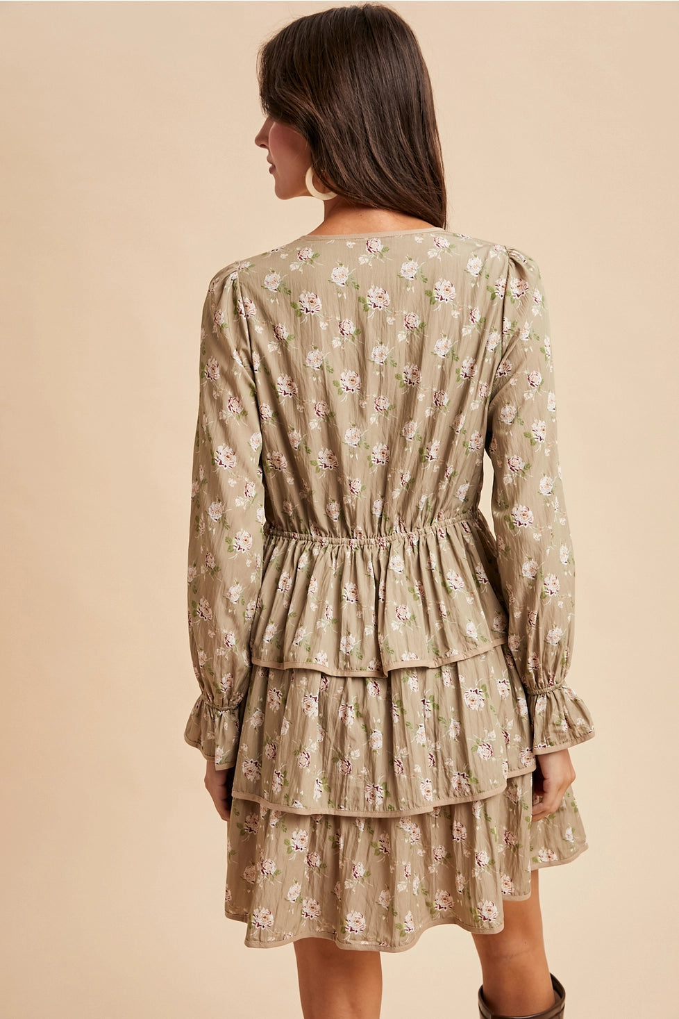 Bow Tie Floral Dress is a playful and feminine piece that combines charm and sophistication.