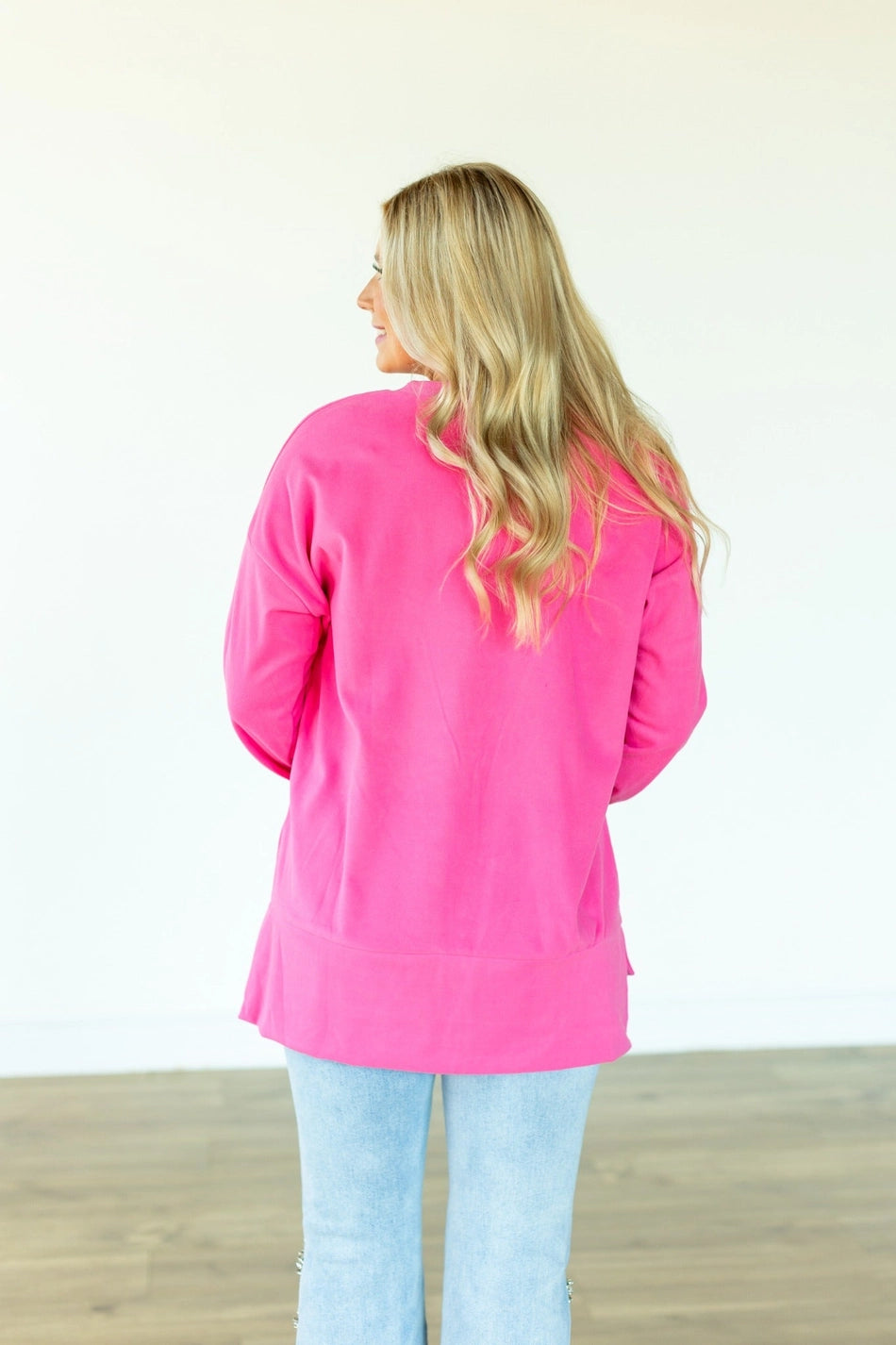 Cherry Graphic Sweatshirt is a fun and bold statement piece. Designed with an oversized fit, split hem.