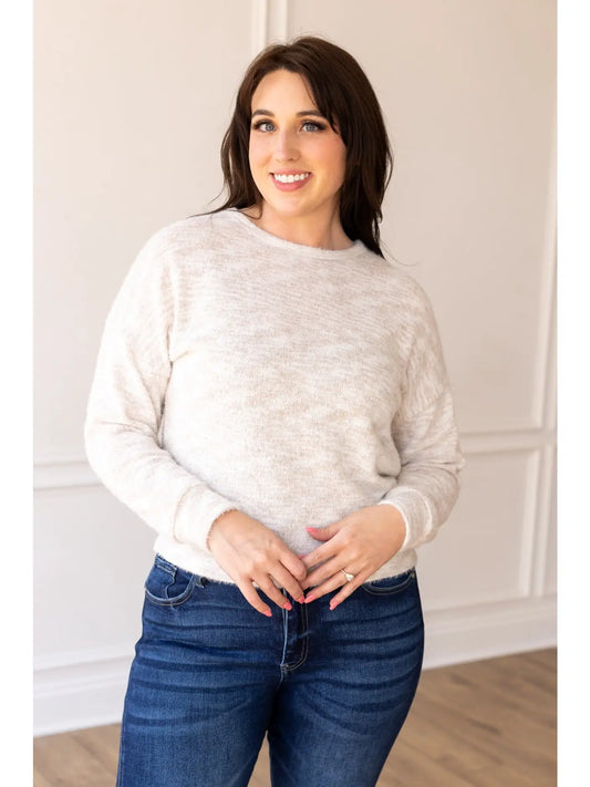  Cozy Knit Top is the ultimate blend of comfort and style. Made with a soft and breathable fabric blend, this top is perfect for everyday wear. Featuring a relaxed fit, long sleeves, and a subtle heathered texture. 