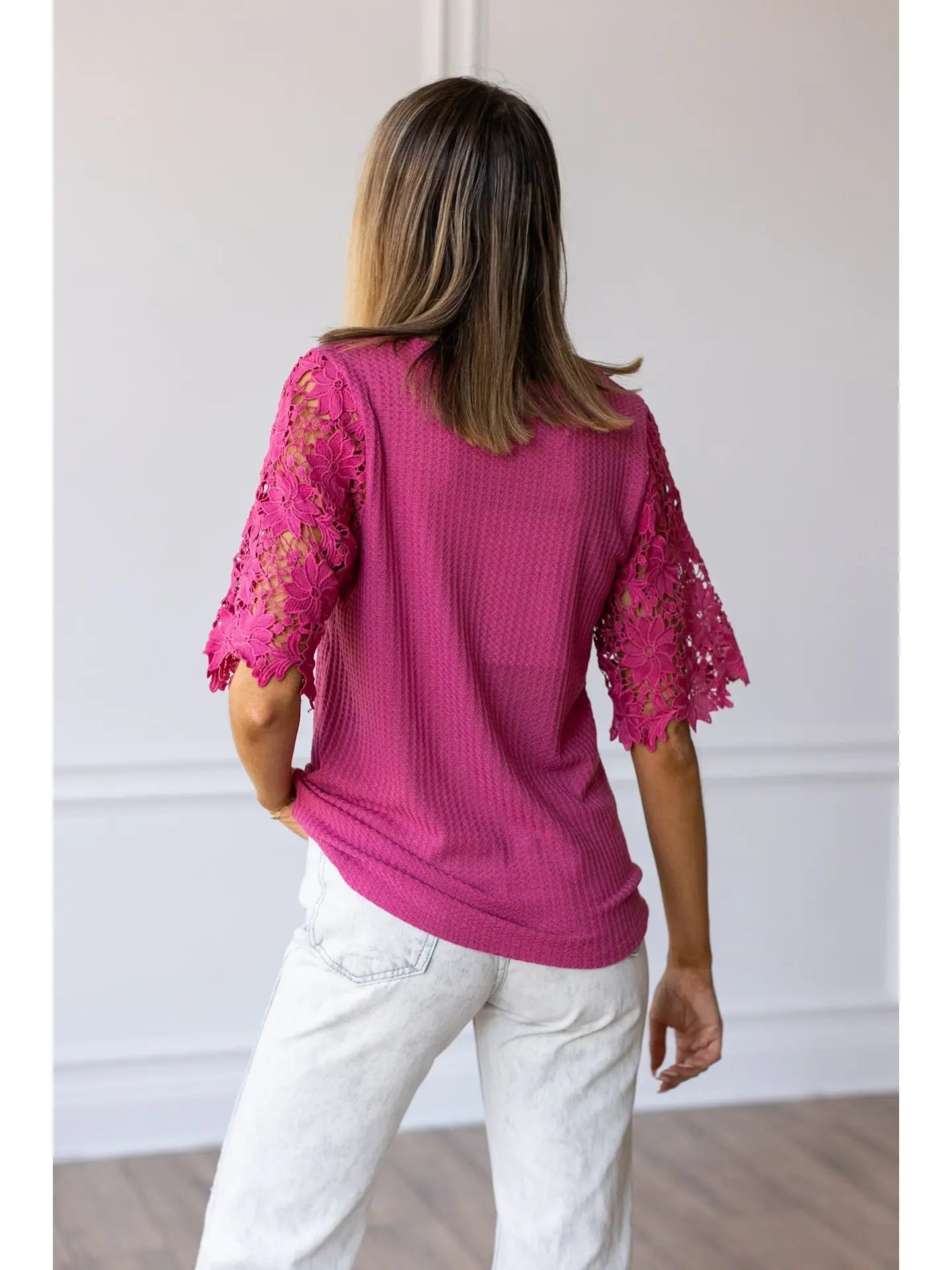  Lace Sleeve Top effortlessly combines comfort and elegance. Featuring a relaxed fit and delicate lace sleeves.