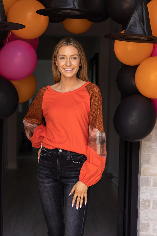 Rust/Orange Plaid Sleeve Crew Neck Top is a cozy and stylish piece that combines classic charm with modern details. Featuring a relaxed fit, semi-stretch fabric, and a comfortable crew neck.
