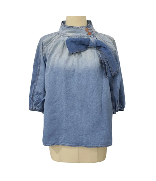  Puff Sleeve Denim Blouse is a stylish and versatile piece that combines casual comfort with a chic design. Featuring 3/4-length loose puff sleeves and a high neckline adorned with a statement bow.