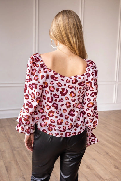  Off-Shoulder Leopard Print Top is a stylish blend of boldness and elegance. Featuring an eye-catching leopard print design.