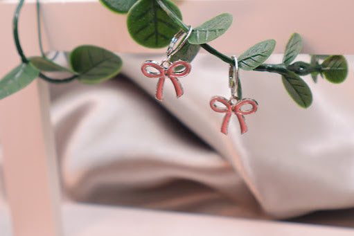 Pink bow-shaped earrings.