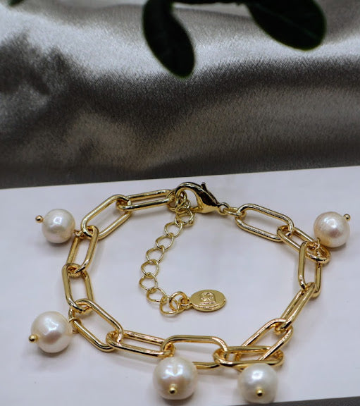 Opulent Pearl Glow Bracelet