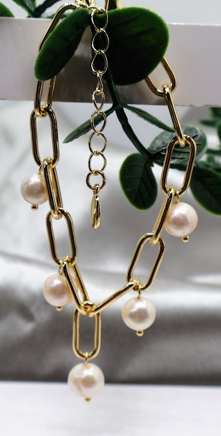 Opulent Pearl Glow Bracelet