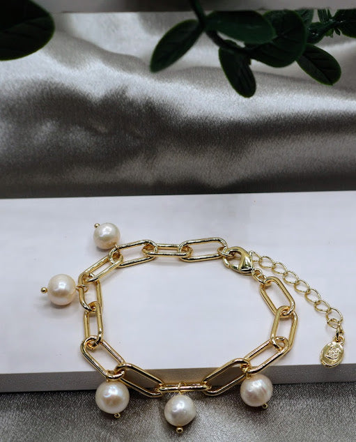 Opulent Pearl Glow Bracelet