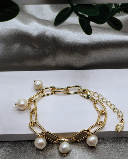 Opulent Pearl Glow Bracelet