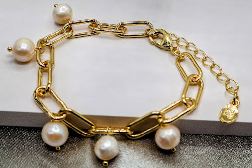 Opulent Pearl Glow Bracelet