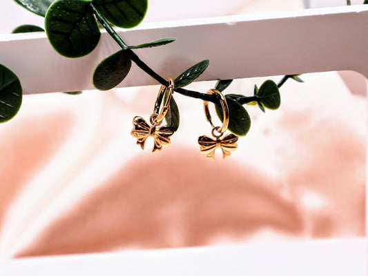 Gold bow-shaped earrings.
