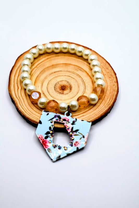 Georgia State Charm Bracelet. Featuring a delicate floral pendant, lustrous pearl beads.