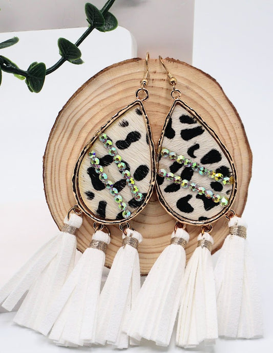 Teardrop-shaped earrings with leopard print and tassels.