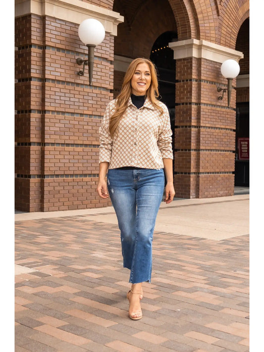 Floral Cropped Jacket is a versatile and stylish addition to your wardrobe. Featuring a charming daisy print and a cropped fit.