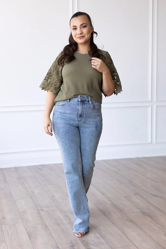 Lace Sleeve Top effortlessly combines comfort and elegance. Featuring a relaxed fit and delicate lace sleeves.