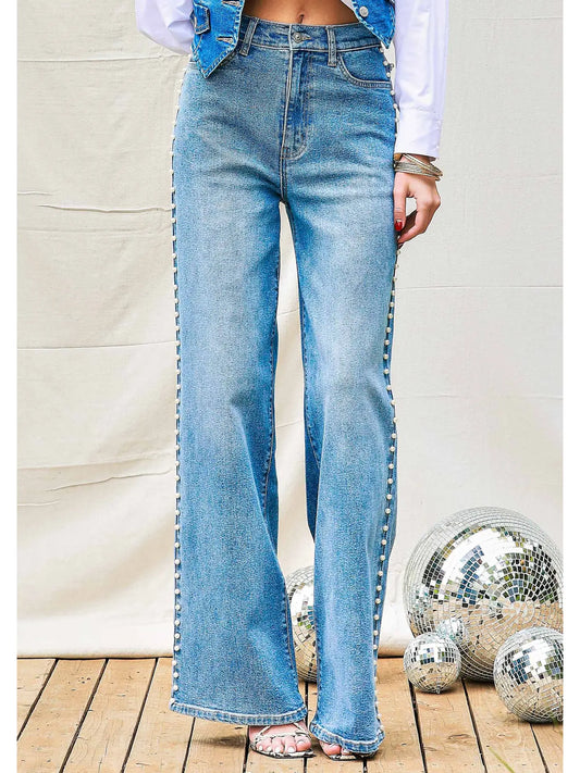  Pearl-Detail High-Rise Wide-Leg Jeans are a sophisticated twist on a classic denim style. These high-rise jeans feature a wide-leg silhouette.
